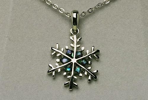 Wild Pearle Snowflake Necklace
